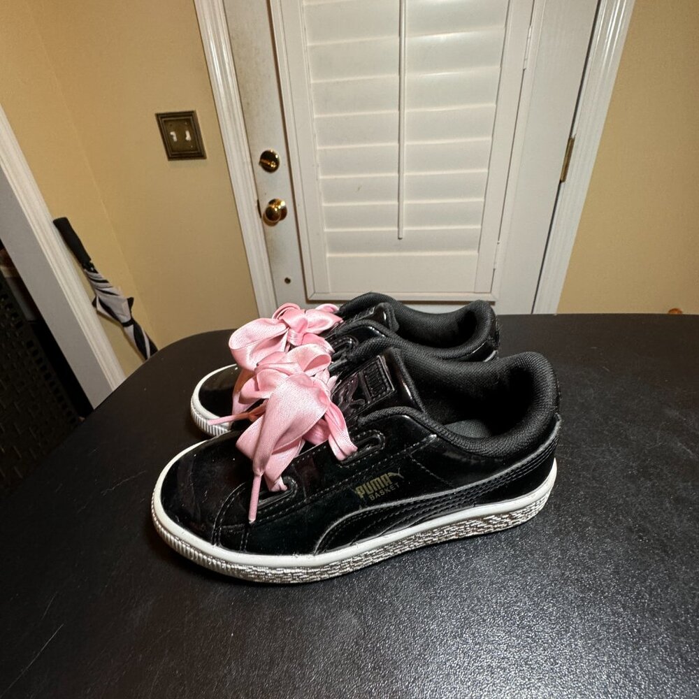 Puma basket heart patent black sneakers size 13.5 pink satin laces - Picture 2 of 11